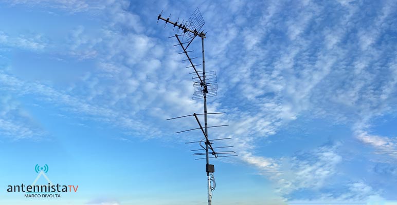 Impianti Antenna TV Milano: antenna con sfondo del cielo