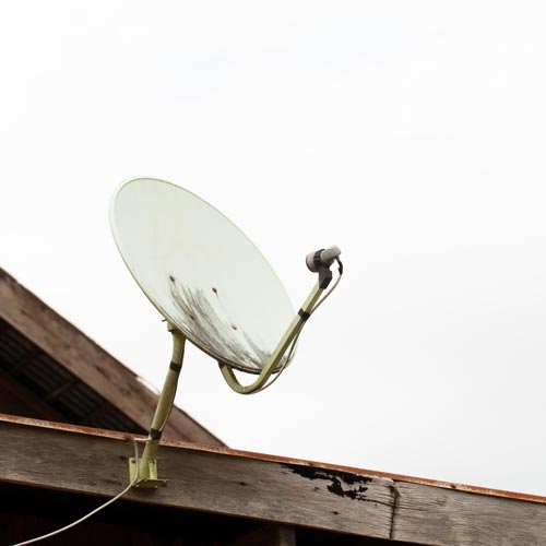 Antenna satellitare piatta tradizionale