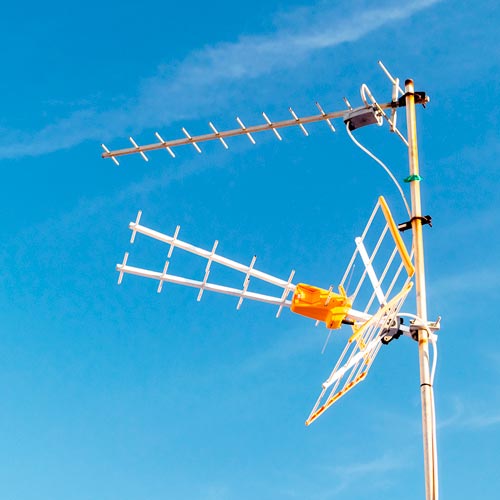 Antenne tv condominiali Milano: antenna sul tetto