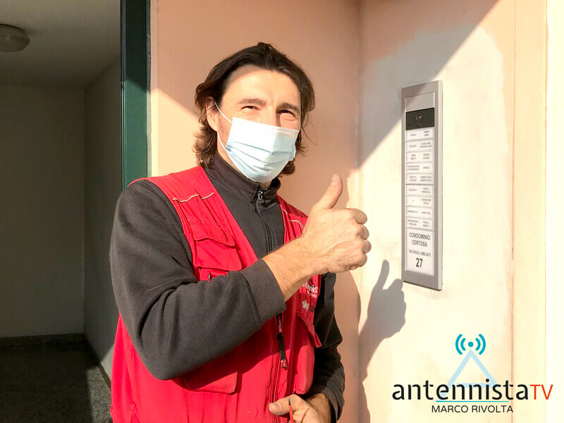 Videocitofono Condominio Milano: antennista suona citofono