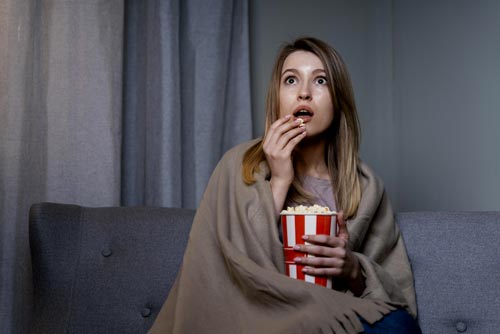 From serie tv donna spaventata guarda film horror