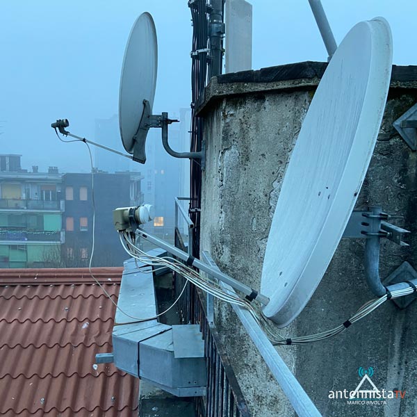 Impianto satellitare tv Milano adeguamento hotel: Parabole sul tetto dell'hotel