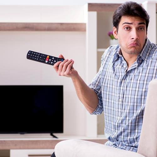 Impianto tv digitale terrestre Milano: persona ha dei problemi tv