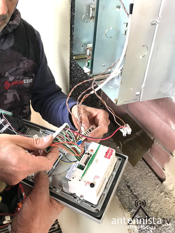Impianto Videocitofonico Antivandalo Milano Installazione Supporto 02