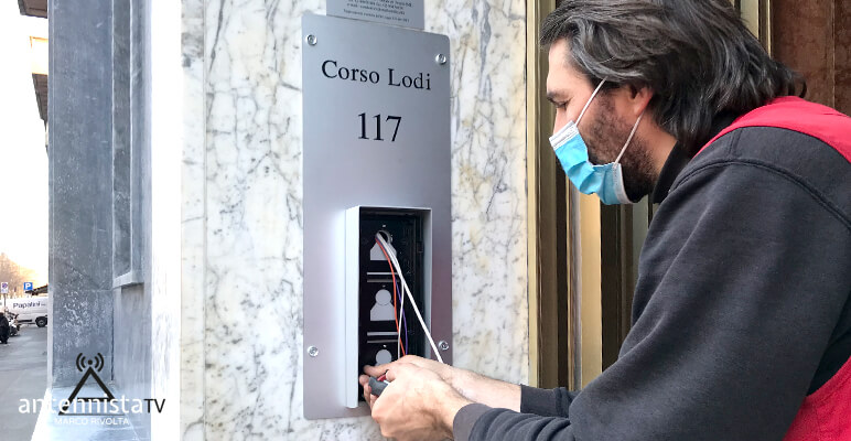 Impianto Videocitofono Milano: Installazione Pulsantiera Touch Screen