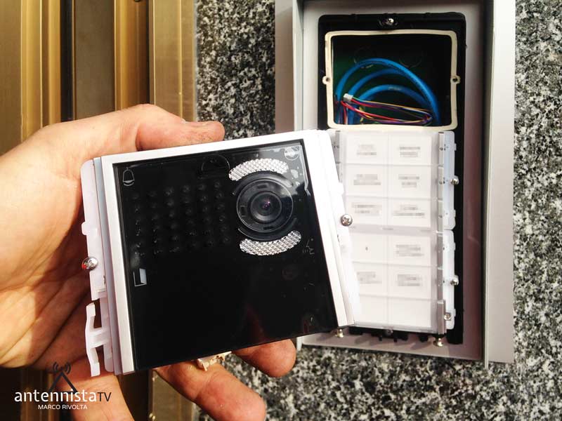 Installazione Impianto Videocitofonico Sostituzione Targhette Caselle Postali Condominio Milano 01