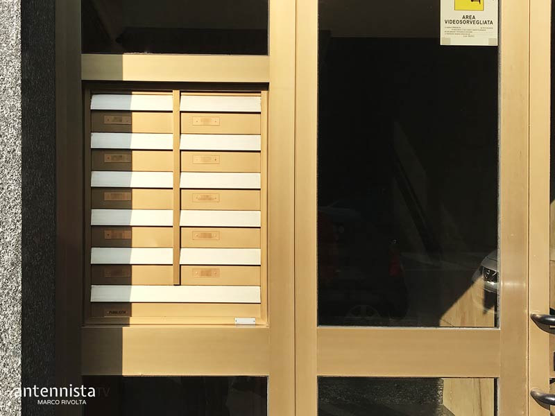 Installazione Impianto Videocitofonico Sostituzione Targhette Caselle Postali Condominio Milano 03