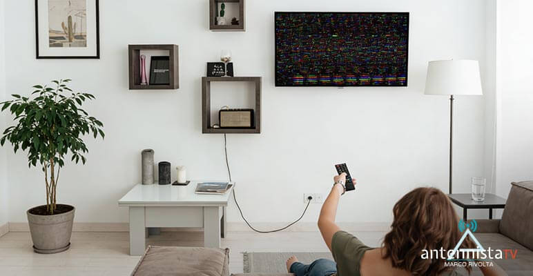 Perché una TV Si Vede e l'Altra No? Risolviamo il Mistero Insieme