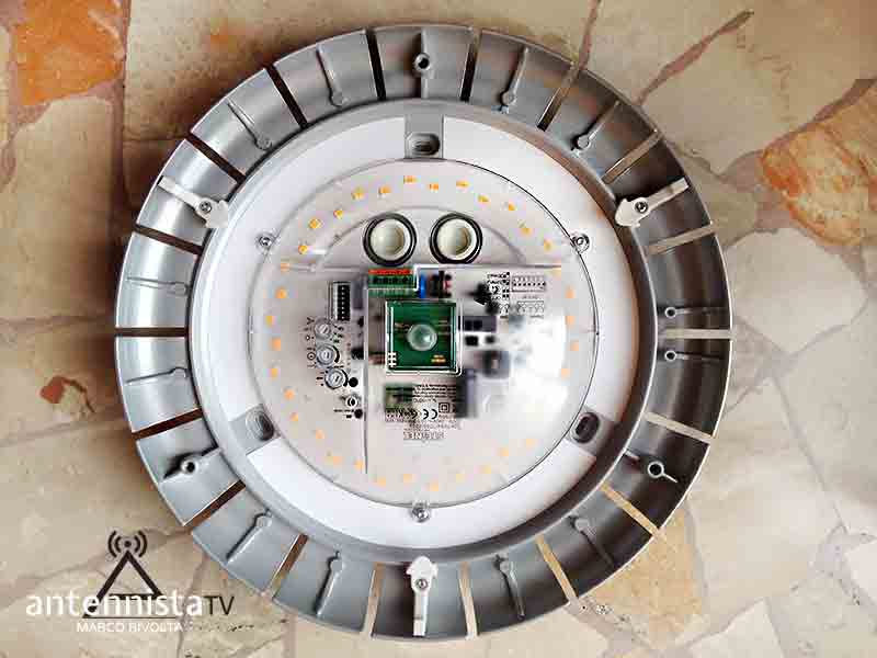 Plafoniere Led Per Scale Condominiali : Installazione plafoniere intelligenti condominio di cologno