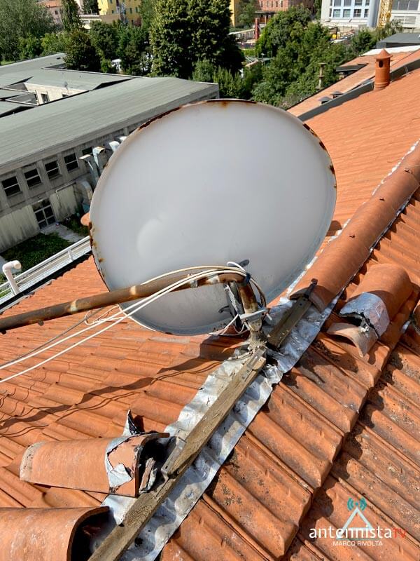 Problemi Antenna Tv Milano: antenna piegata danno tempesta