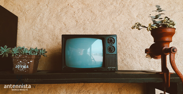 Storia della Televisione: Nascita e Diffusione