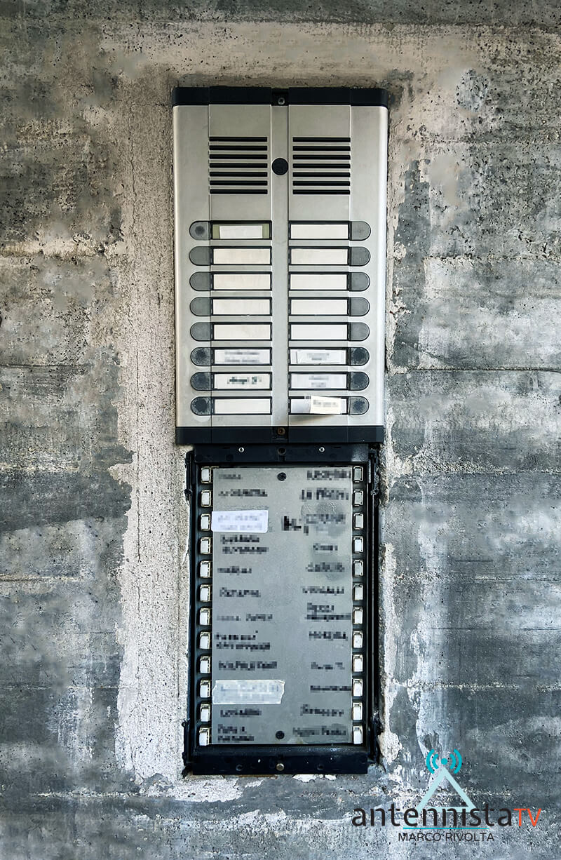 sostituzione citofono condominiale milano pulsantiera danneggiata