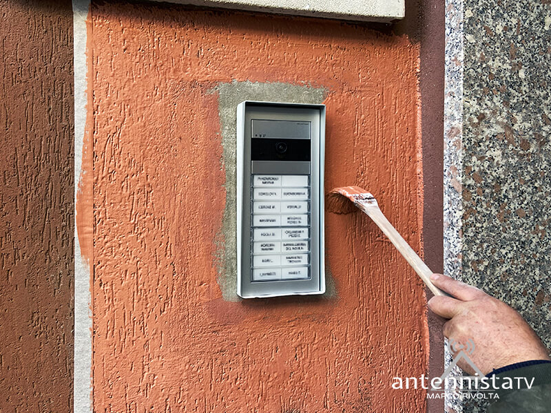 Sostituzione Citofono Condominiale Milano Tinteggiatura Muro